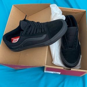 Selling- Men’s size 9.5 Old Sokol pro black Vans